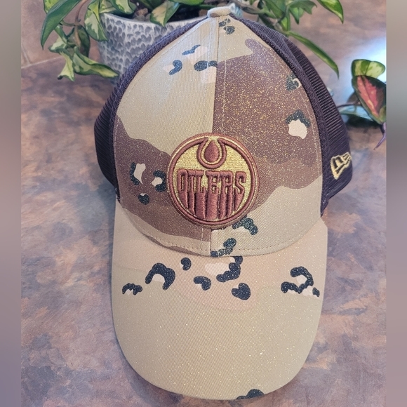 EDMONTON OILERS Women's Sparkle Camo Embroidered Logo Ballcap - Picture 6 of 13